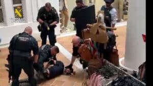Ataque terrorista y secuestro simulados en el Centro Comercial de Mojácar Ataque terrorista y secuestro simulados en el Centro Comercial de Mojácar