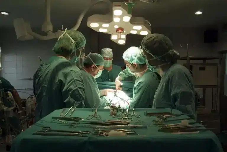 Las listas de espera quirúrgicas crecerán en La Inmaculada ante la negativa de los anestesistas a trabajar horas extras