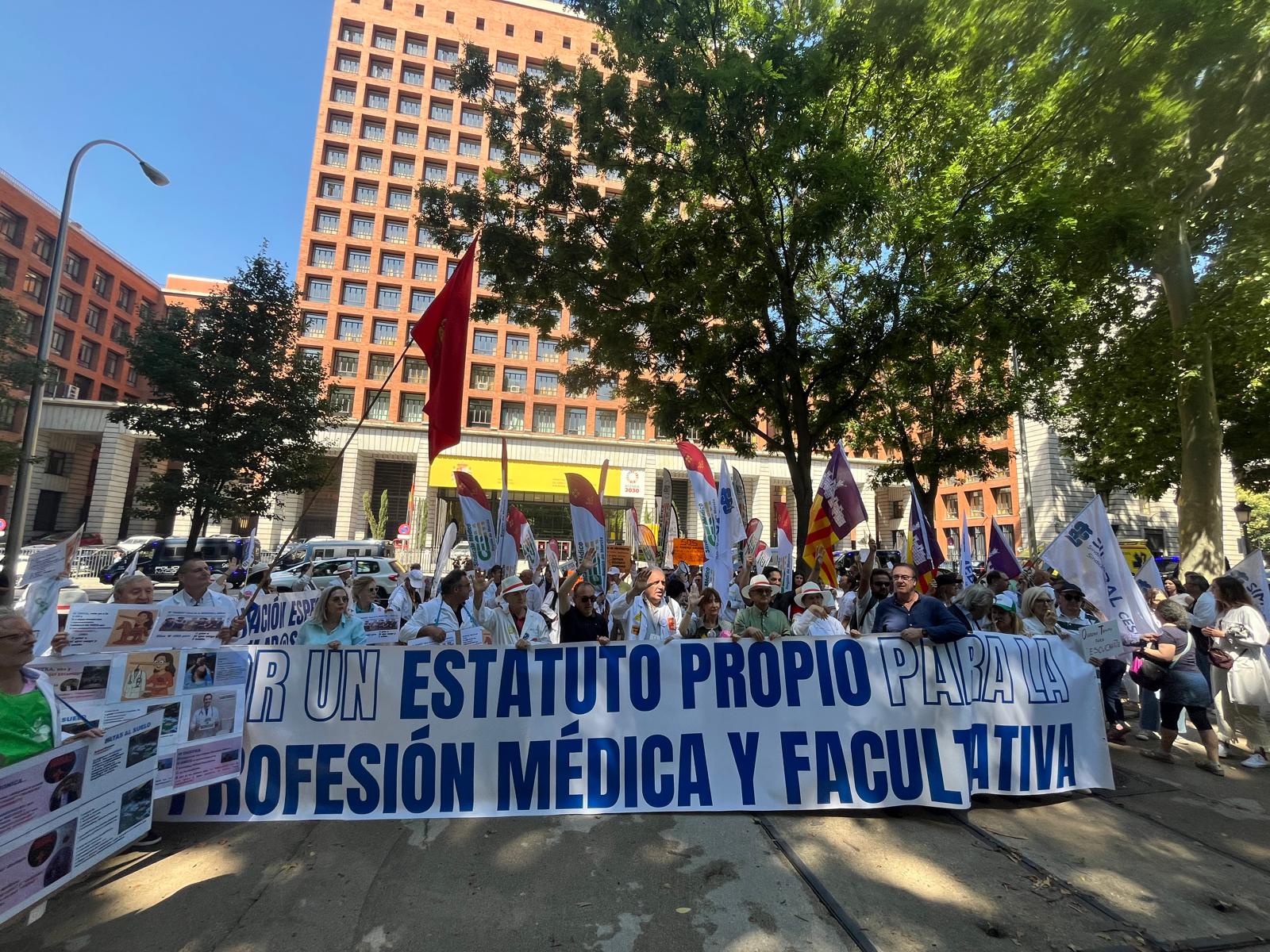 Casi la tercera parte de los médicos del Área Norte en huelga desde el lunes
