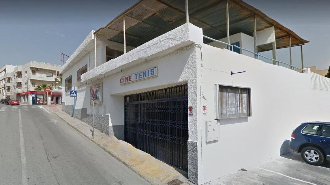 Garrucha recupera el cine de verano con una nueva terraza en terrenos públicos