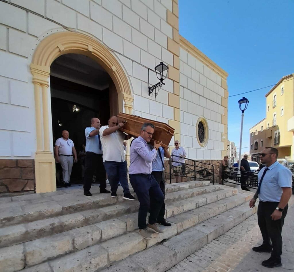 Un mudo y reducido adiós para Lucca: el niño presuntamente asesinado en Garrucha recibe sepultura Un mudo y reducido adiós para Lucca: el niño presuntamente asesinado en Garrucha recibe sepultura