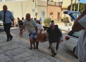 Un mudo y reducido adiós para Lucca: el niño presuntamente asesinado en Garrucha recibe sepultura Un mudo y reducido adiós para Lucca: el niño presuntamente asesinado en Garrucha recibe sepultura