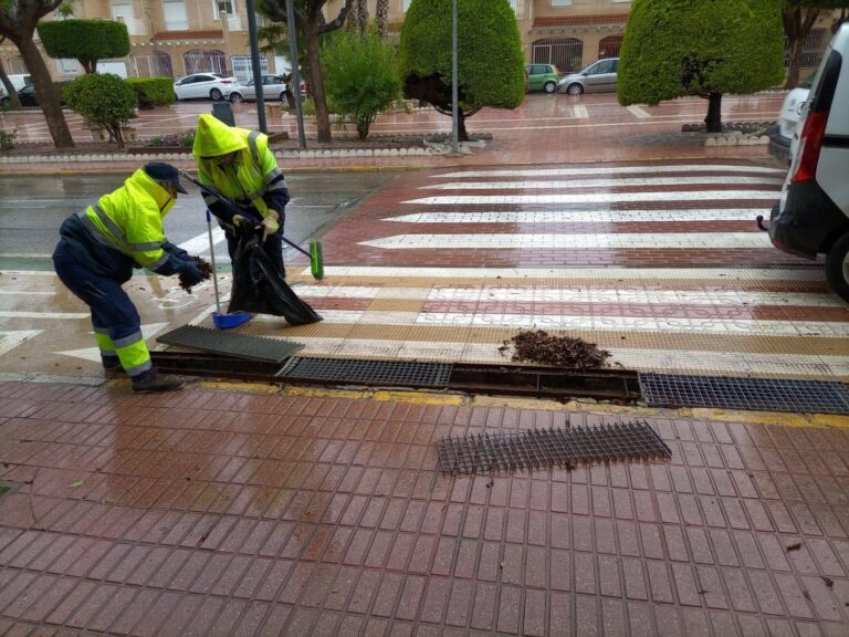 La mediación del gobierno de Pulpí desactiva  la huelga anunciada de limpieza viaria y de playas