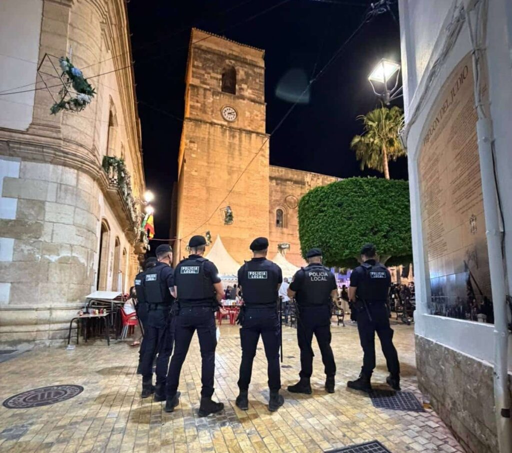Dos detenidos durante las fiestas de la patrona de Vera: uno por tráfico de drogas y otro por desórdenes Dos detenidos durante las fiestas de la patrona de Vera: uno por tráfico de drogas y otro por desórdenes