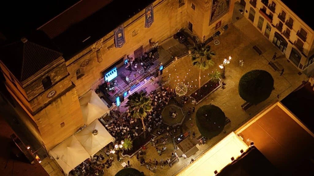 Dos detenidos durante las fiestas de la patrona de Vera: uno por tráfico de drogas y otro por desórdenes Dos detenidos durante las fiestas de la patrona de Vera: uno por tráfico de drogas y otro por desórdenes