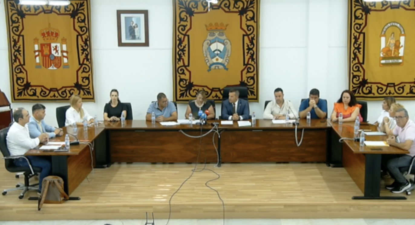 El Pleno de Carboneras anula la licencia del Algarrobico en medio de la fractura del PSOE