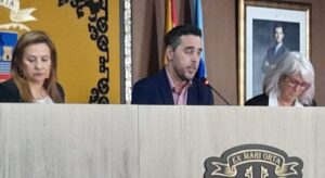 El alcalde de Garrucha desaloja al público del pleno de ayer y denunciará a un militante socialista por insultos El alcalde de Garrucha desaloja al público del pleno de ayer y denunciará a un militante socialista por insultos