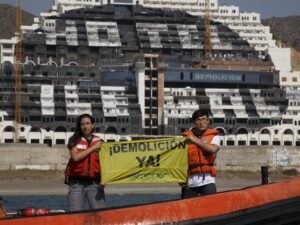 Greenpeace insta al Ayuntamiento de Carboneras a iniciar el expediente de demolición de El Algarrobico