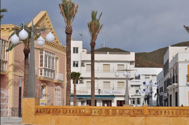 Carboneras lleva la nulidad del Algarrobico al pleno del 7 de julio con la abstención del PSOE en la comisión previa