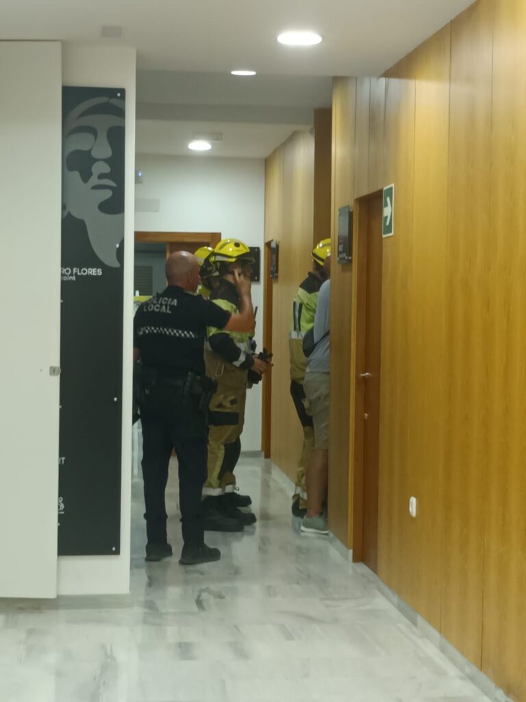 El primer aniversario del CICA-Antas se celebra entre la protesta de Unidos por Baria y un rescate con bomberos El primer aniversario del CICA-Antas se celebra entre la protesta de Unidos por Baria y un rescate con bomberos