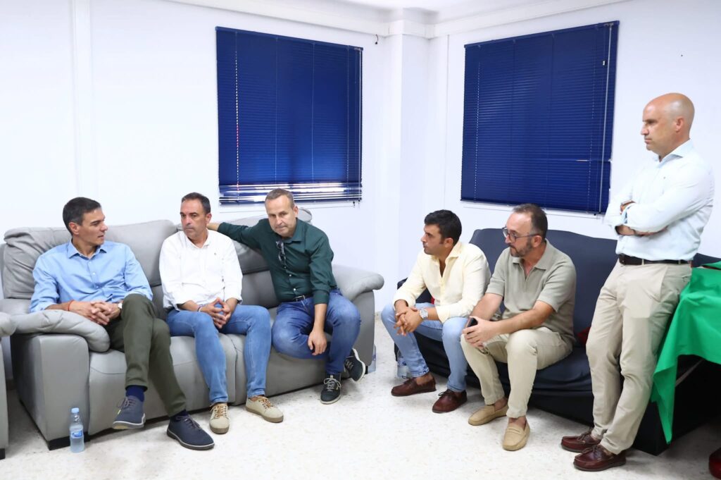 Pedro Sánchez visita Turre y Juanma Moreno descarta más víctimas mortales en el incendio de Los Gallardos Pedro Sánchez visita Turre y Juanma Moreno descarta más víctimas mortales en el incendio de Los Gallardos