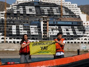 Greenpeace insta al Ayuntamiento de Carboneras a iniciar el expediente de demolición de El Algarrobico algarrobico