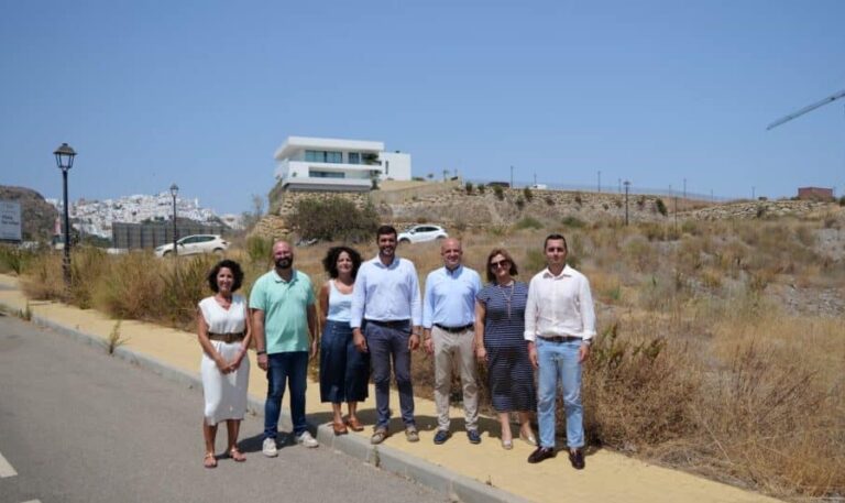 Mojácar construirá un centro infantil y aparcamientos en la playa con una inversión de 1,4 millones