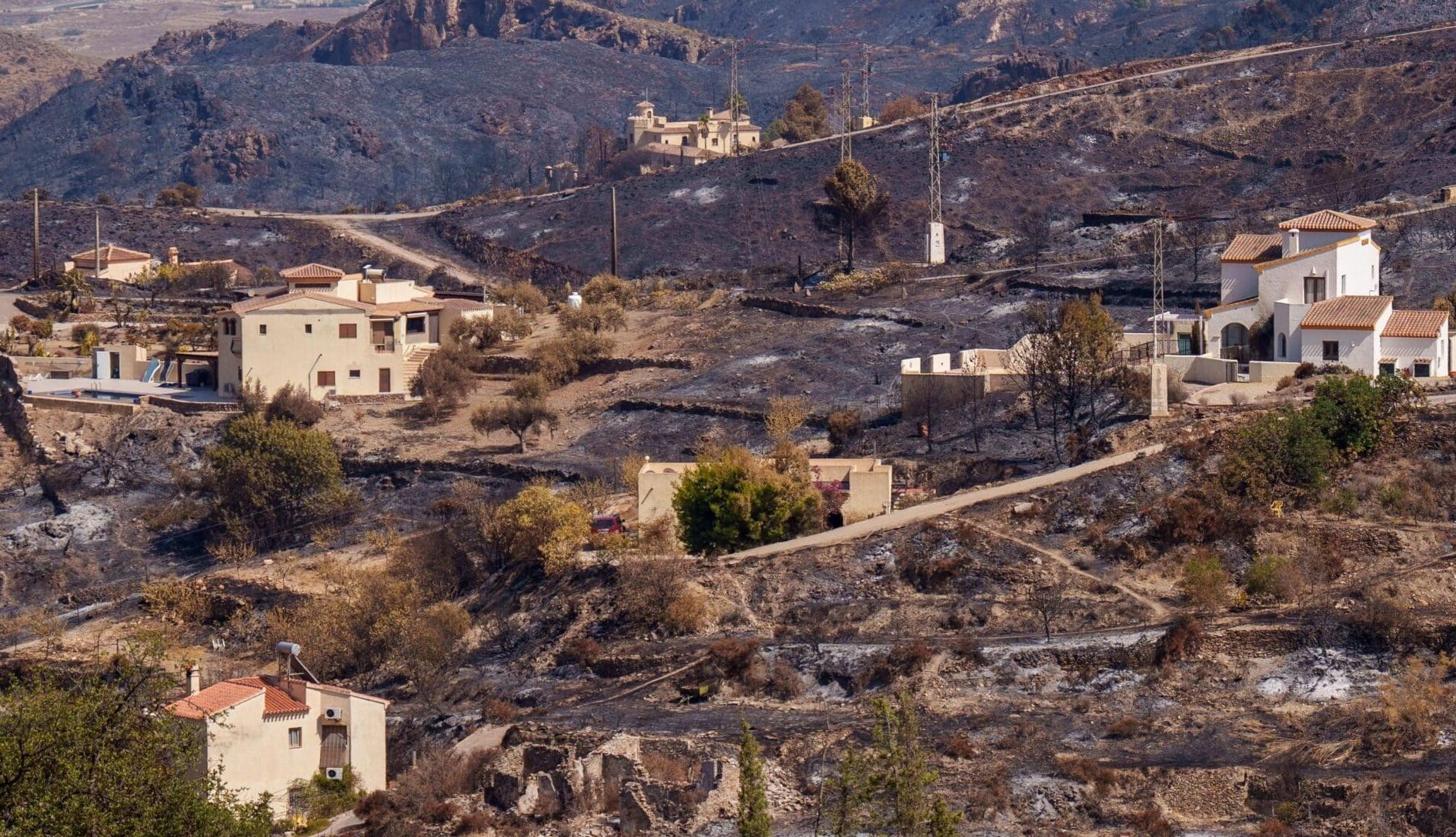El juzgado ofrece a familiares de las 14 víctimas del incendio la posibilidad de personarse en la causa