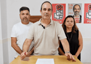 El PSOE expulsa “definitivamente” a sus tres concejales carboneros que no votaron anular la licencia de El Algarrobico El PSOE expulsa “definitivamente” a sus tres concejales carboneros que no votaron anular la licencia de El Algarrobico