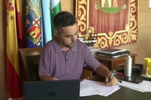 El alcalde de Garrucha niega "negligencia" en el impago de nóminas: los trabajadores "no velan por cobrar" El alcalde de Garrucha niega "negligencia" en el impago de nóminas: los trabajadores "no velan por cobrar"