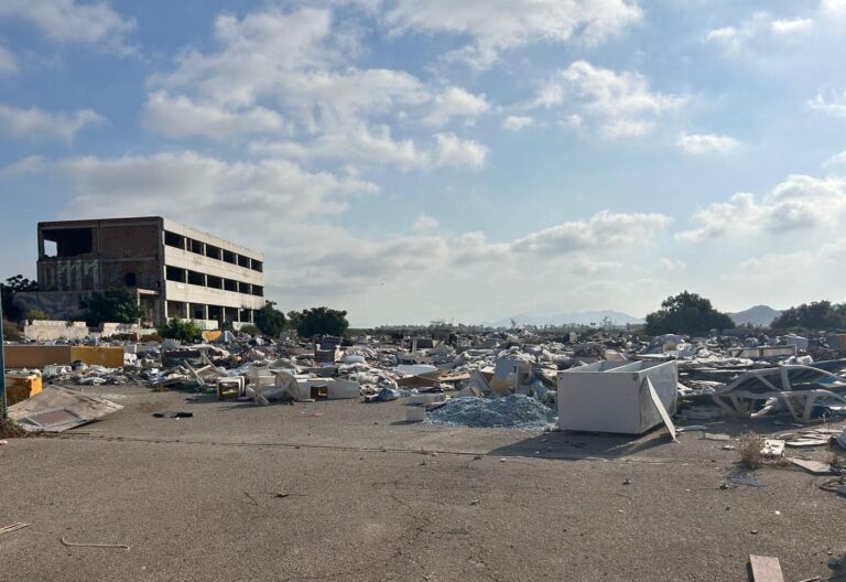 Las instalaciones de la antigua Belpesa en Vera convertidas en un vertedero ilegal