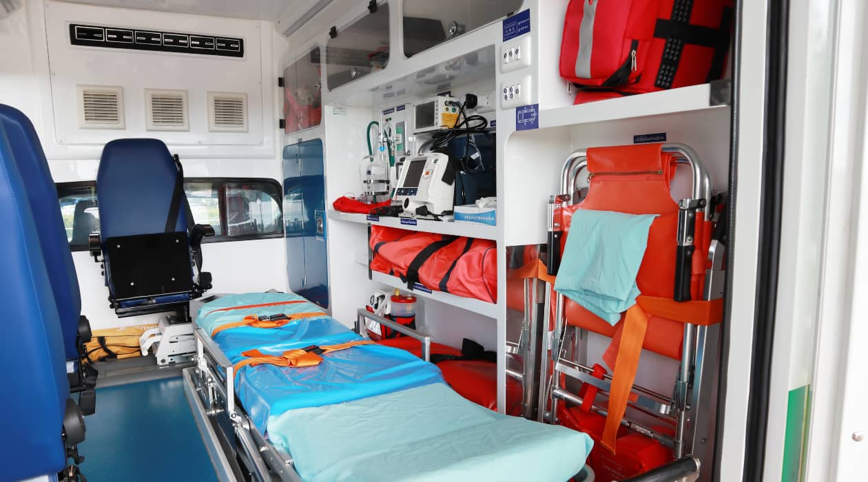 El PSOE denuncia que solo 3 de las 12 ambulancias del Levante tienen UVI móvil