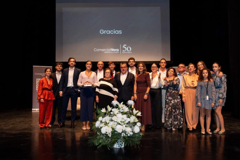 Comercial Vera reúne a más de 600 personas en la celebración de su 50 aniversario junto a Carolina Marín