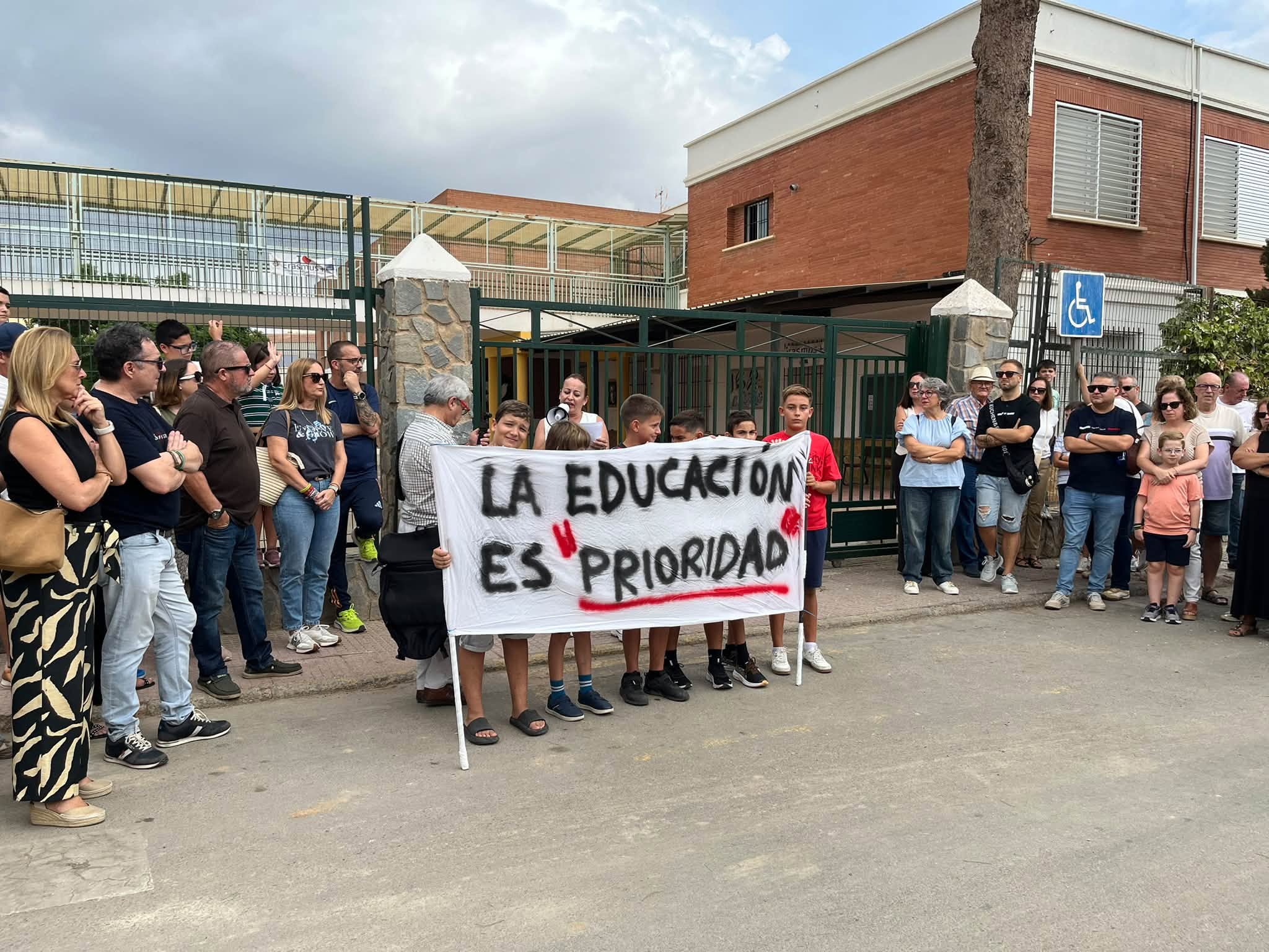 No hay fecha para que la delegada escuche a 14 AMPAs de 5 municipios sobre los problemas de la educación en la comarca