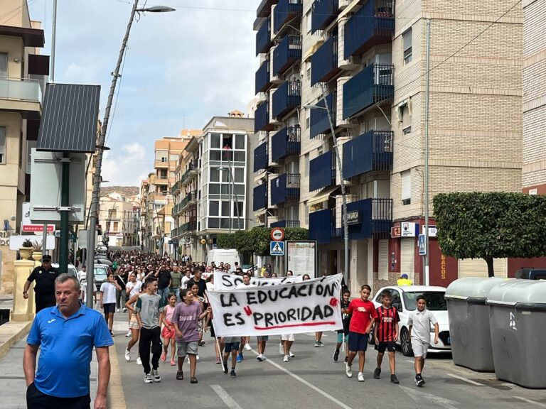 Asociaciones de padres de cinco pueblos se unen contra la saturación de los centros escolares de la comarca