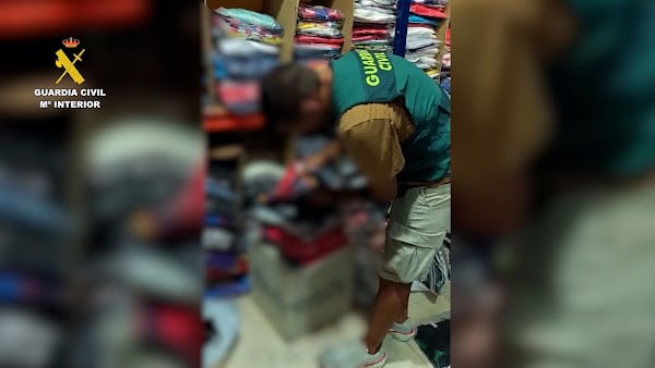Intervenidas en Garrucha más de 1.600 prendas falsificadas valoradas en 107.000 euros
