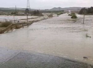 Las lluvias cortan la AL-8105 en Cuevas del Almanzora por el paso de agua en la calzada Las lluvias cortan la AL-8105 en Cuevas del Almanzora por el paso de agua en la calzada