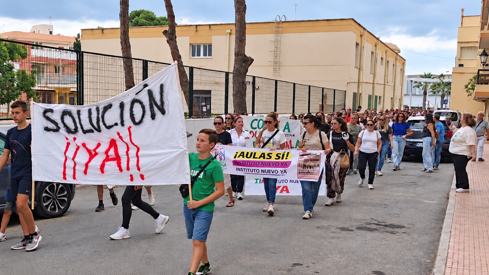 Cuevas del Almanzora sale a la calle para exigir un nuevo IES y soluciones inmediatas a la masificación del Jaroso