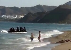 Una patera desembarca en Mojácar y sus ocupantes son vinculados a una tentativa de robo y un asalto posterior Una patera desembarca en Mojácar y sus ocupantes son vinculados a una tentativa de robo y un asalto posterior